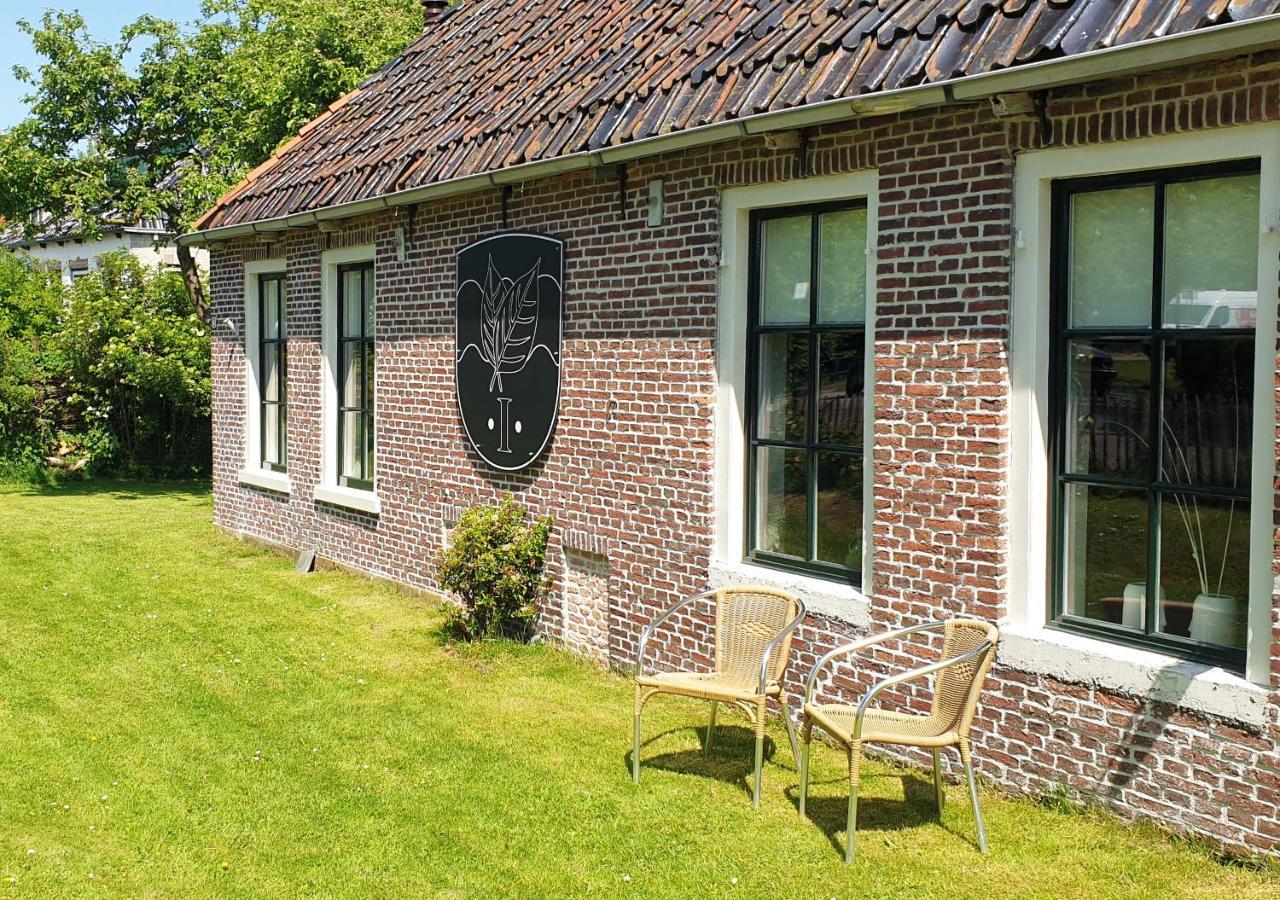 Fakansjehus Sfeervol Met Fijne Tuin Jirnsum Bagian luar foto