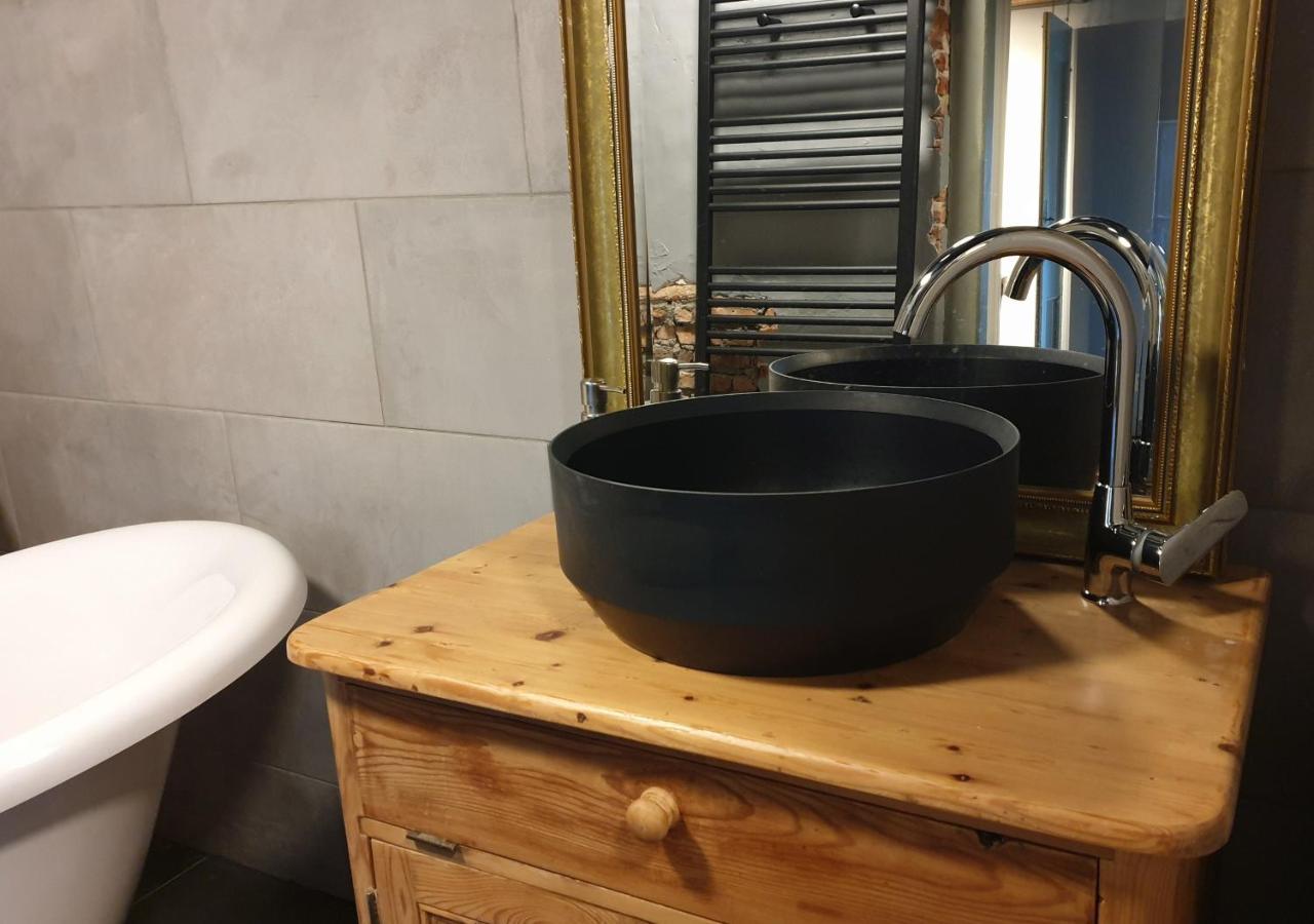 Fakansjehus Sfeervol Met Fijne Tuin Jirnsum Bagian luar foto